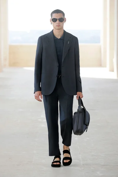 Look 39